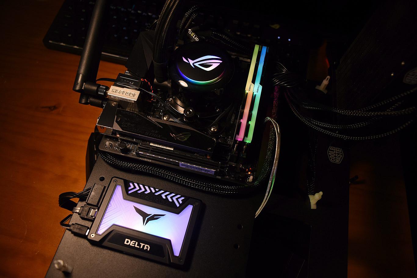 只有CPU不能RGB了！十铨 T-Force Delta RGB 250GB 固态硬盘开箱