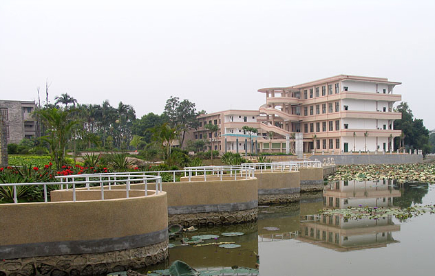 广西大学是211、双一流大学，但和湘潭大学比，你会选哪所？