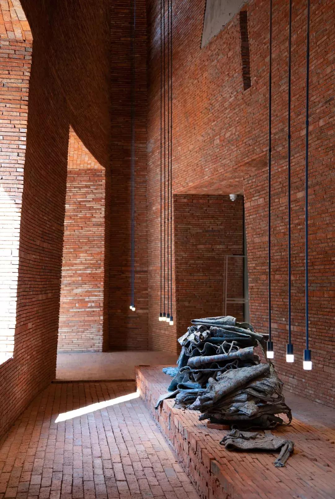 新作首发｜墟之峡谷.上海UR旗舰店！