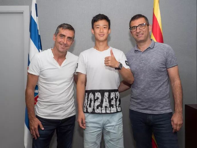 OK！签约西甲球队！西咸新区秦汉新城足球小将！真棒！