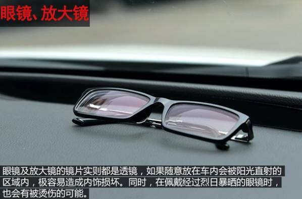 行驶轿车突然爆炸,男子爬上汽车检查汽车突然爆炸