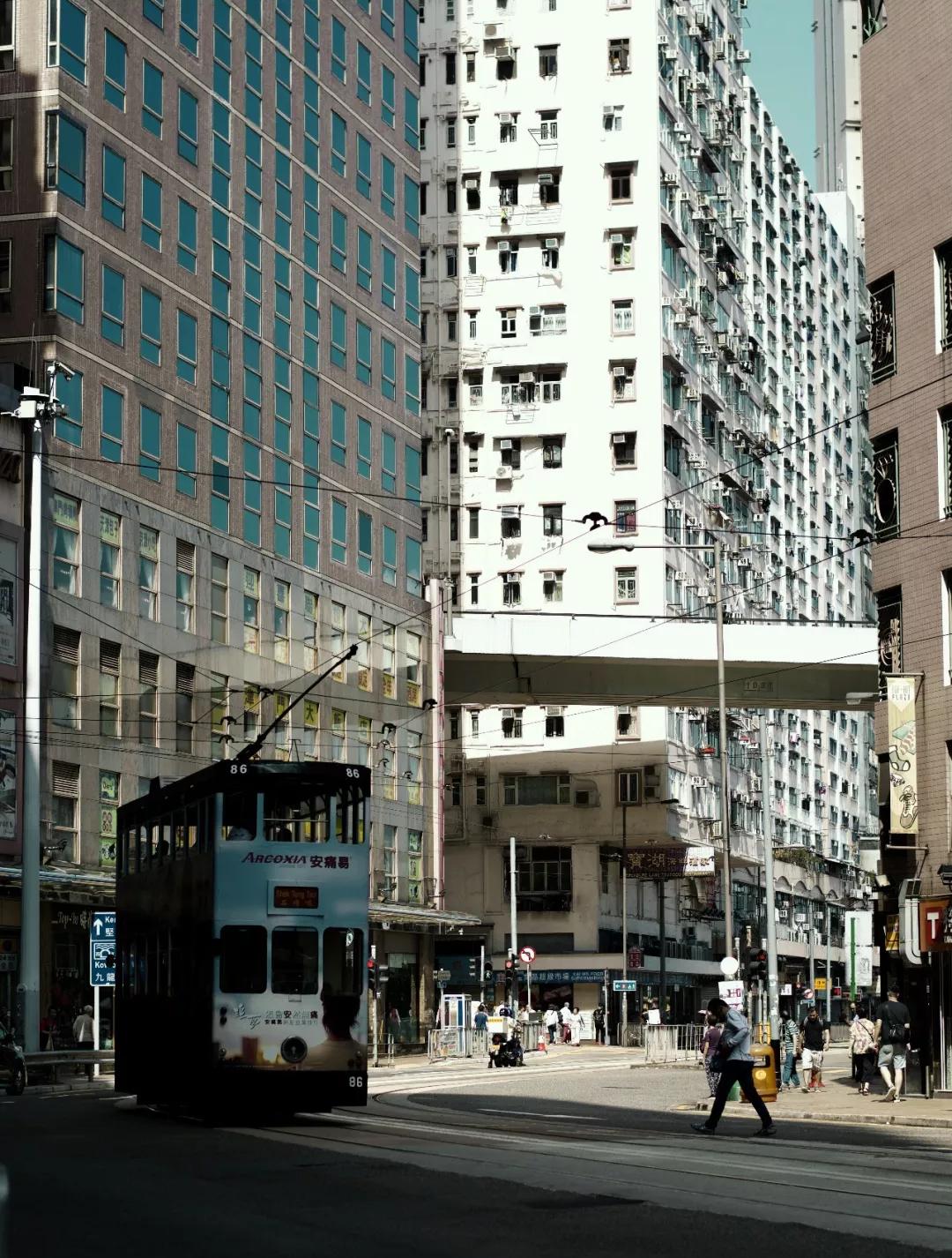 30张照片，看见繁华和代购以外的香港……