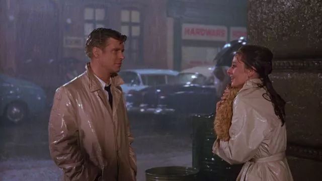 魔都的雨说下就下，你需要这些时尚又好用的单品！