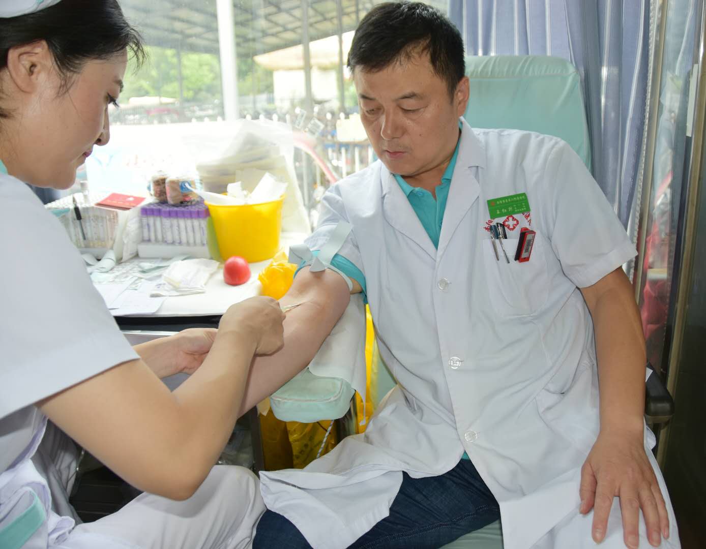 白衣天使无偿献血爱心传递,无偿献血传递爱心有爱就有希望