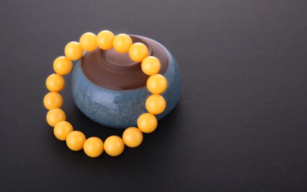 蜜蜡越盘越失去光泽,蜜蜡起不起荧光反应