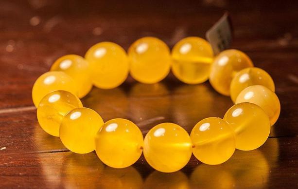 蜜蜡越盘越失去光泽,蜜蜡起不起荧光反应