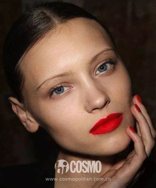 世界上第一支口红是哪个品牌,世界上第一支口红