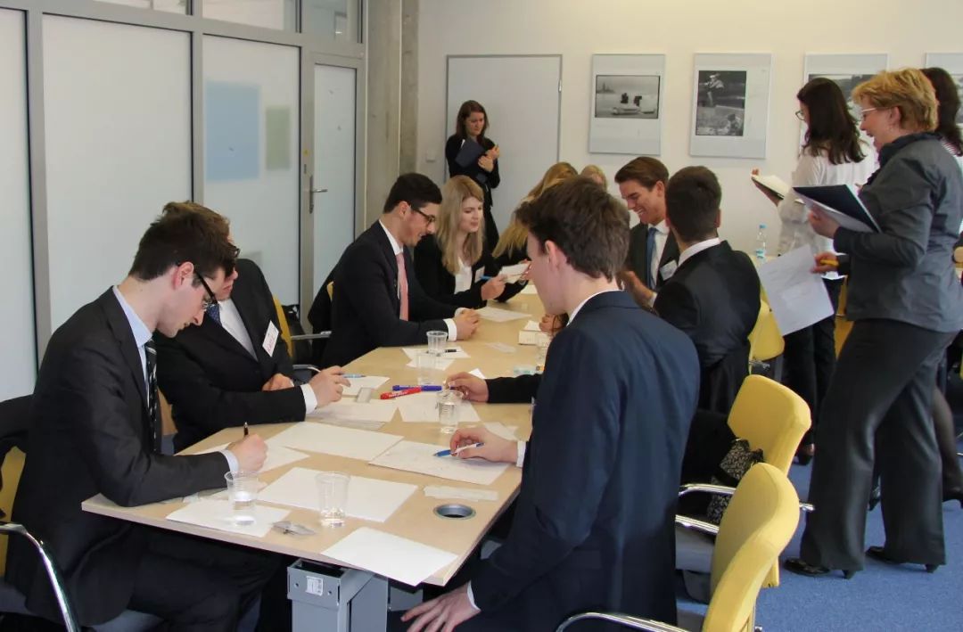 离学生签到期只剩半年,怎么人家就已经稳稳拿下“四大”Offer了?