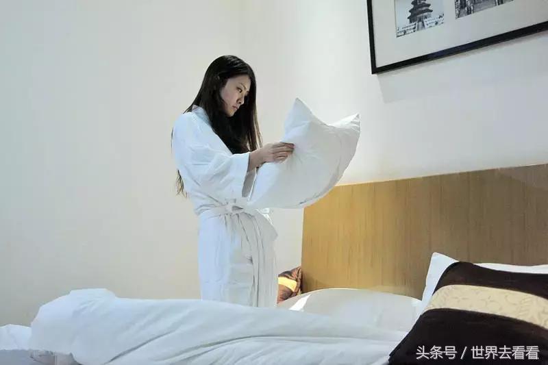 美女博士当“酒店试睡员”在旅游中挣钱
