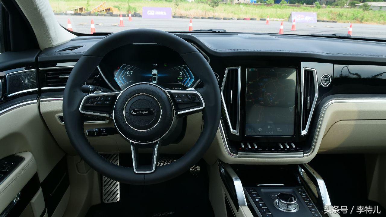 中流击水，浪遏飞舟，长沙试驾众泰T800惊叹：中国品牌豪华不是梦