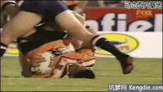 盘点足球十大搞笑瞬间,天下足球疯狂的足球搞笑视频