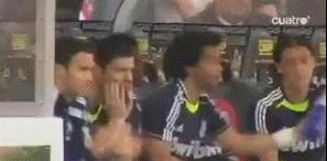 盘点足球十大搞笑瞬间,天下足球疯狂的足球搞笑视频