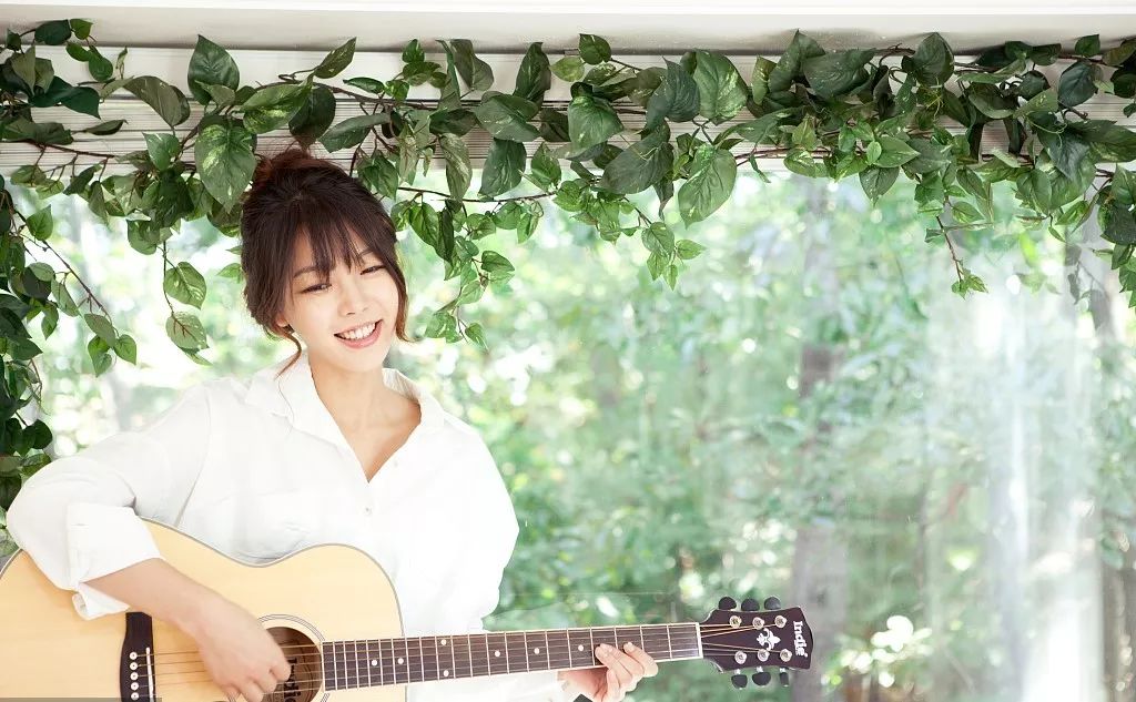 为什么你要单手弹钢琴,单板吉他与面单吉他有区别吗