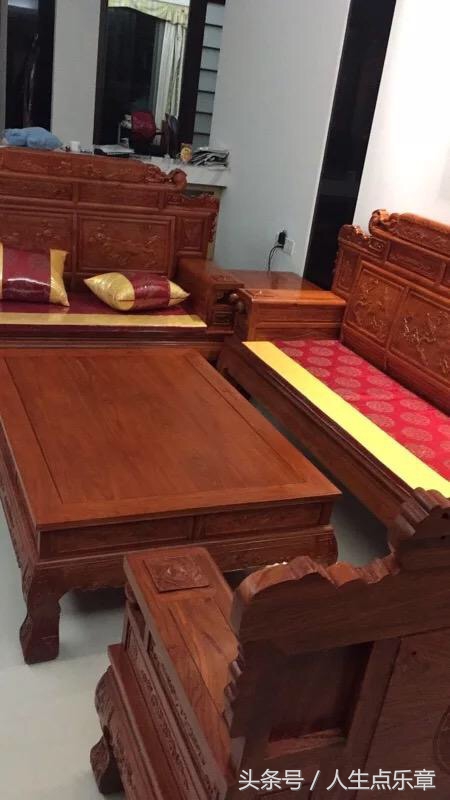 杭州老师3000元买的实木桌,引万千网友热议,专家鉴定后价值百万