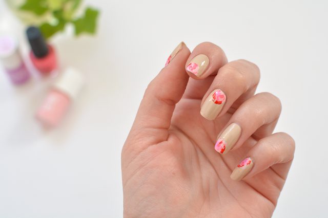 复古玫瑰花美甲图片,复古水彩玫瑰美甲新中式