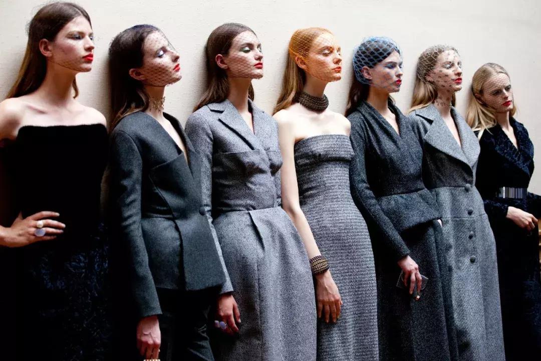 怎么看衣服水洗标是不是洗过,怎么知道衣服洗干净了