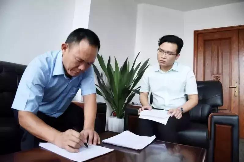 惊动BBC的中国手语律师：一个聋人在视频里打手语“对不起，我要自杀了”