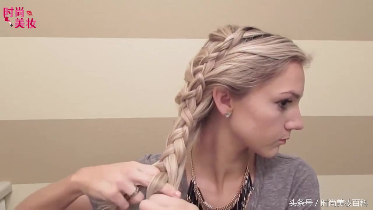 鱼骨辫编发教程,怎么编织人鱼马尾辫