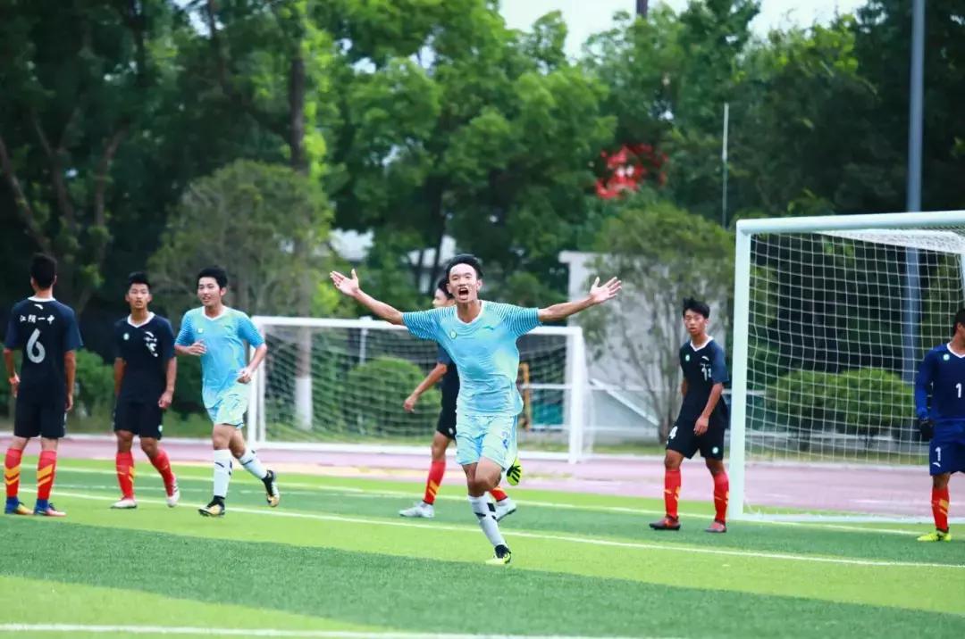 学校足球队毫无悬念夺冠,2019江苏省省长杯足球比赛高中组