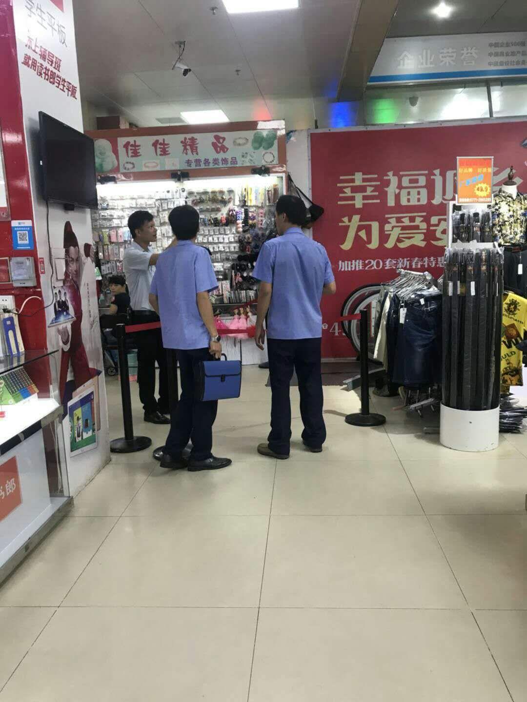 广西小孩被电梯夹住,某商场电梯吃人事件