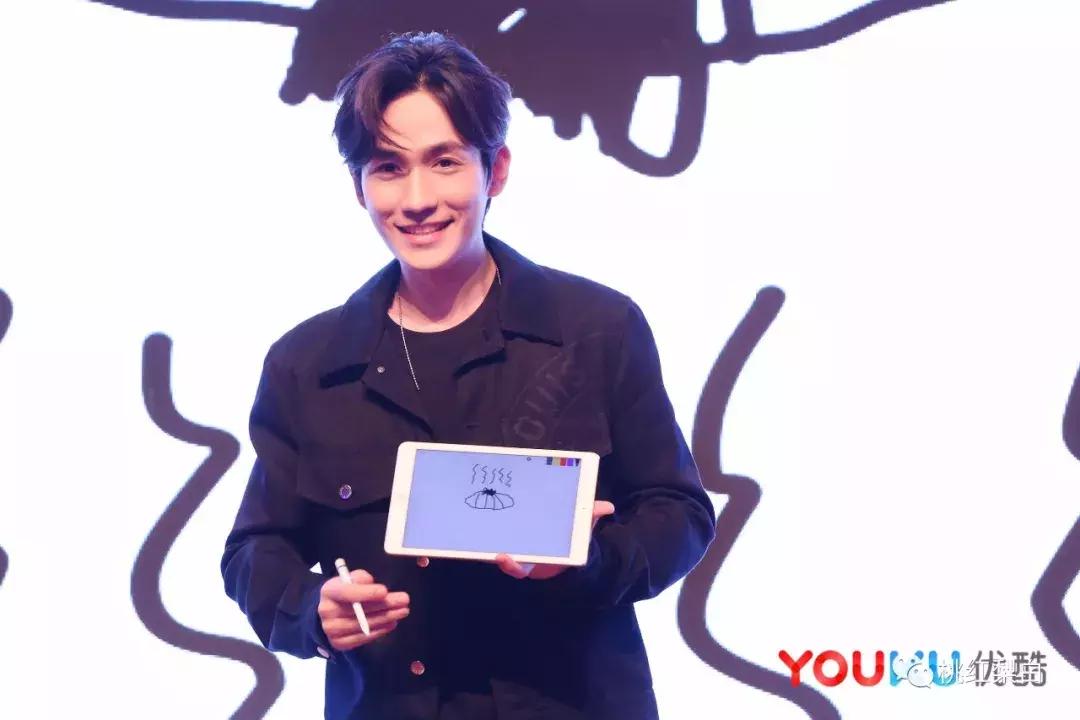 和朱一龙尬聊了十分钟，终于知道他被吹爆的理由了！真宝藏男孩儿