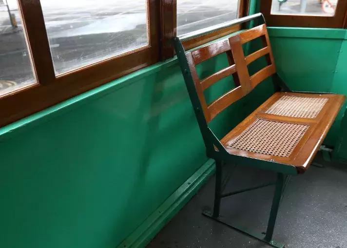 香港—连鸽子都已经习惯了“叮叮车”的节奏