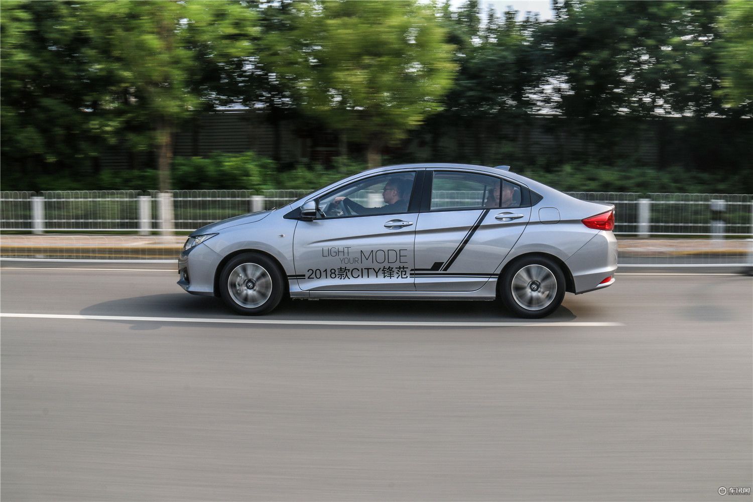 关于第五代全新本田锋范city,省心省油实用代步车本田锋范