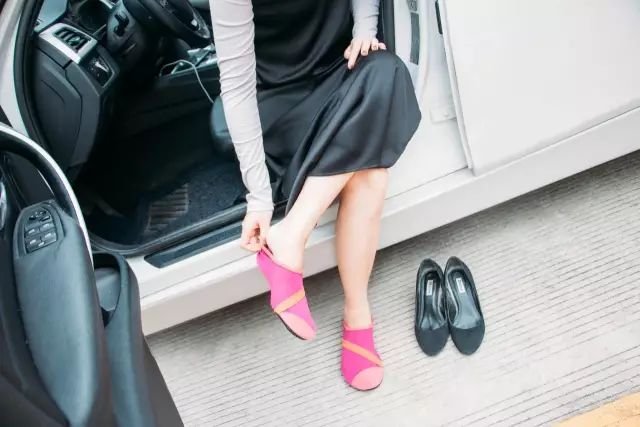 蔡少芬同款小白鞋,蔡少芬生活真美好同款乐福鞋