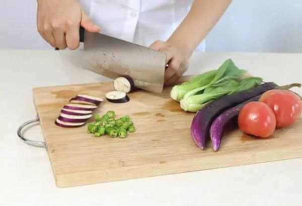 砧板容易发霉开裂发黑,砧板泡久了起霉了怎么办