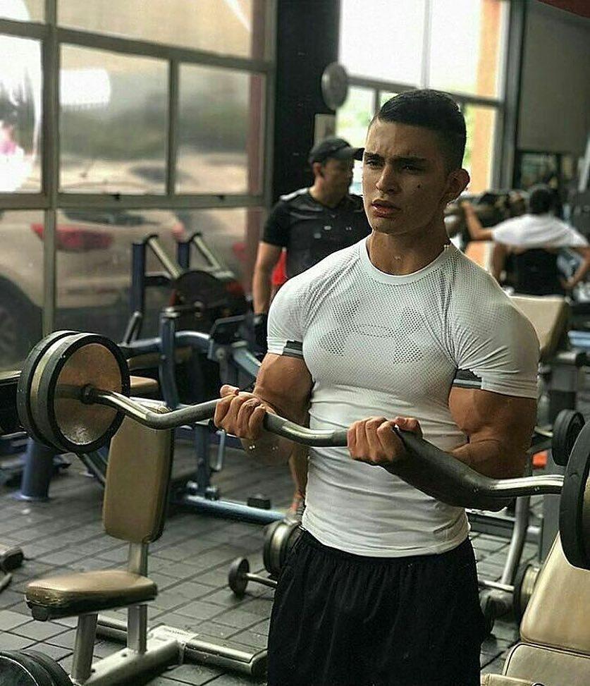 手臂怎样练粗视频教程,手臂怎么练粗一周几练