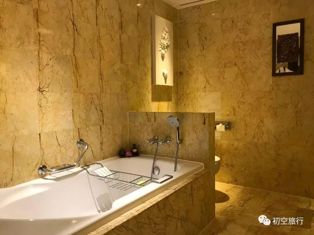 爱我的人说要带我环游世界，结果出行第一天就拉着我平摊房费！