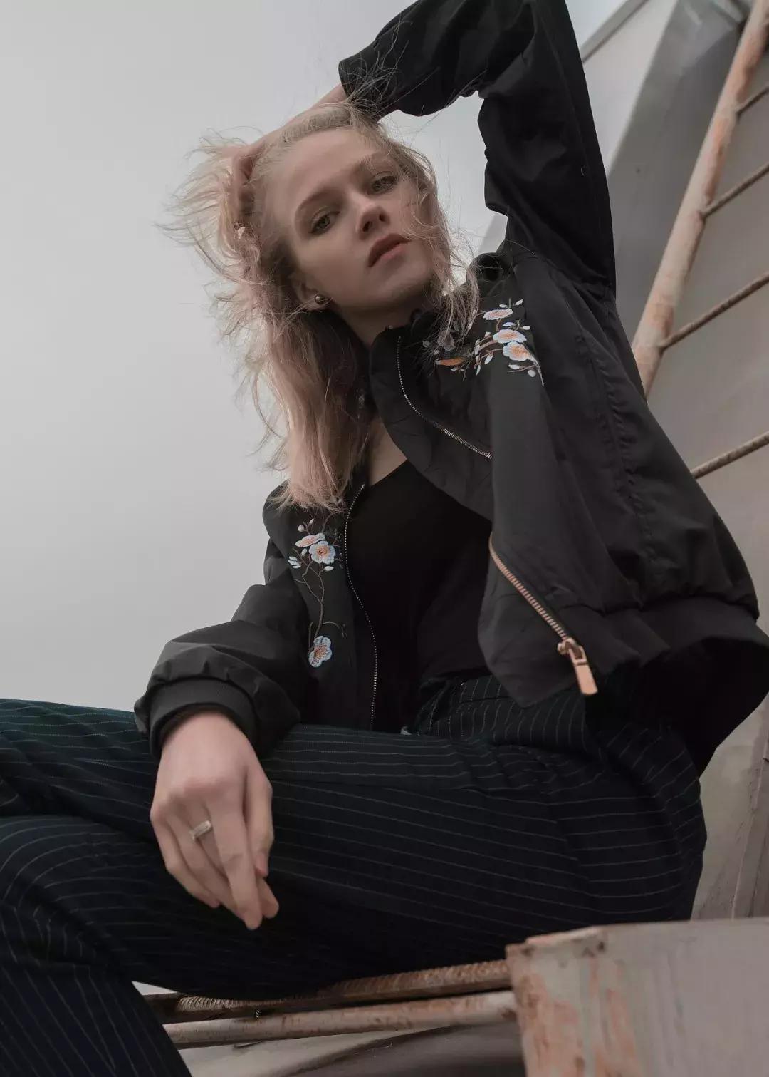 抖音30万赞，勾搭俄罗斯小姐姐拍照套路get