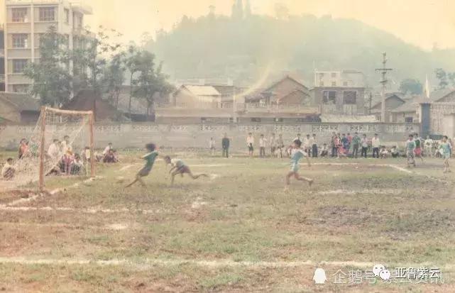 贵州遵义小县城踢足球,贵州紫云足球场