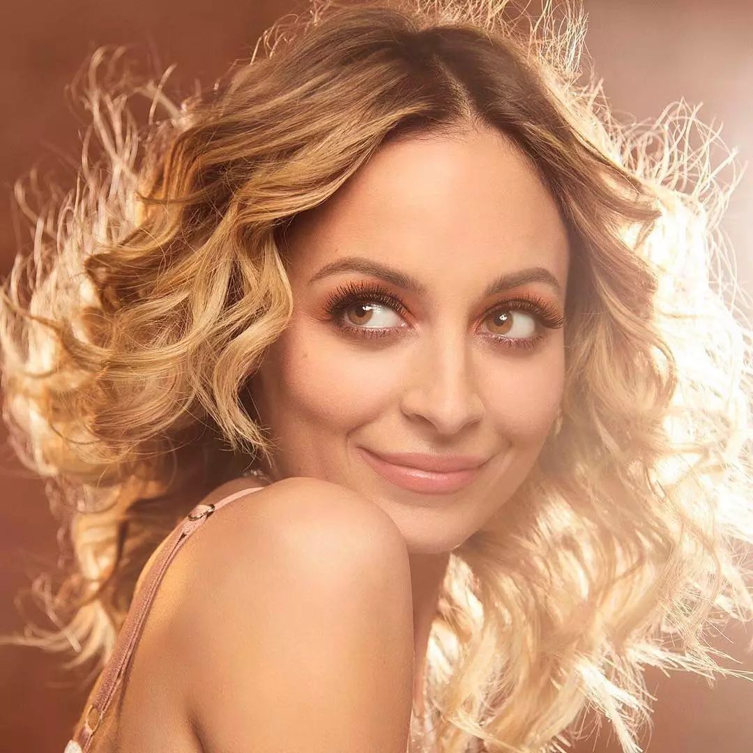 用了很多大牌护肤品依旧没有改善,用了很多护肤品就是没改变