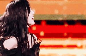 吴宣仪的牙齿有点龅,吴宣仪露牙龈笑图片