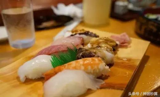 在日本吃一顿饭要花多少钱,日本一个月吃饭花销多少