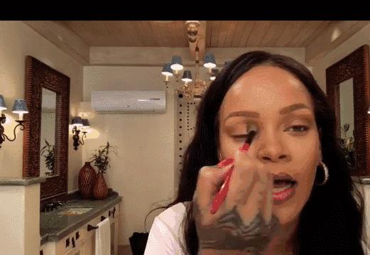 范冰冰抄袭蕾哈娜美妆！以为换个名字就能一天狂赚1000万美元？