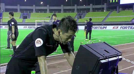 裁判都快失业了，就因为VAR，裁判的判断力正在一点点丧失