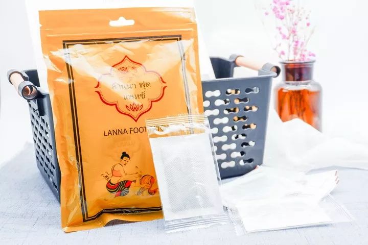 只需早一贴晚一揭即可祛风散寒,每天一贴祛湿效果好