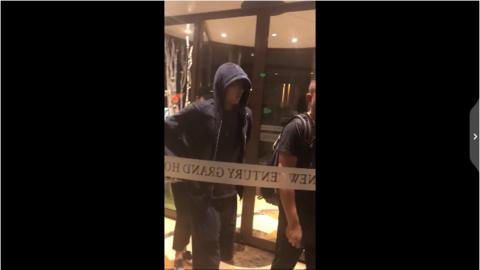 这就是灌篮李易峰站出来保护粉丝,这就是灌篮李易峰最后一次表演