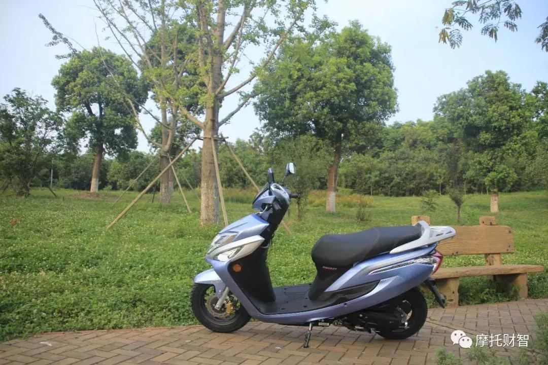 新大洲本田ex125踏板空间尺寸,新大洲本田2019款125踏板