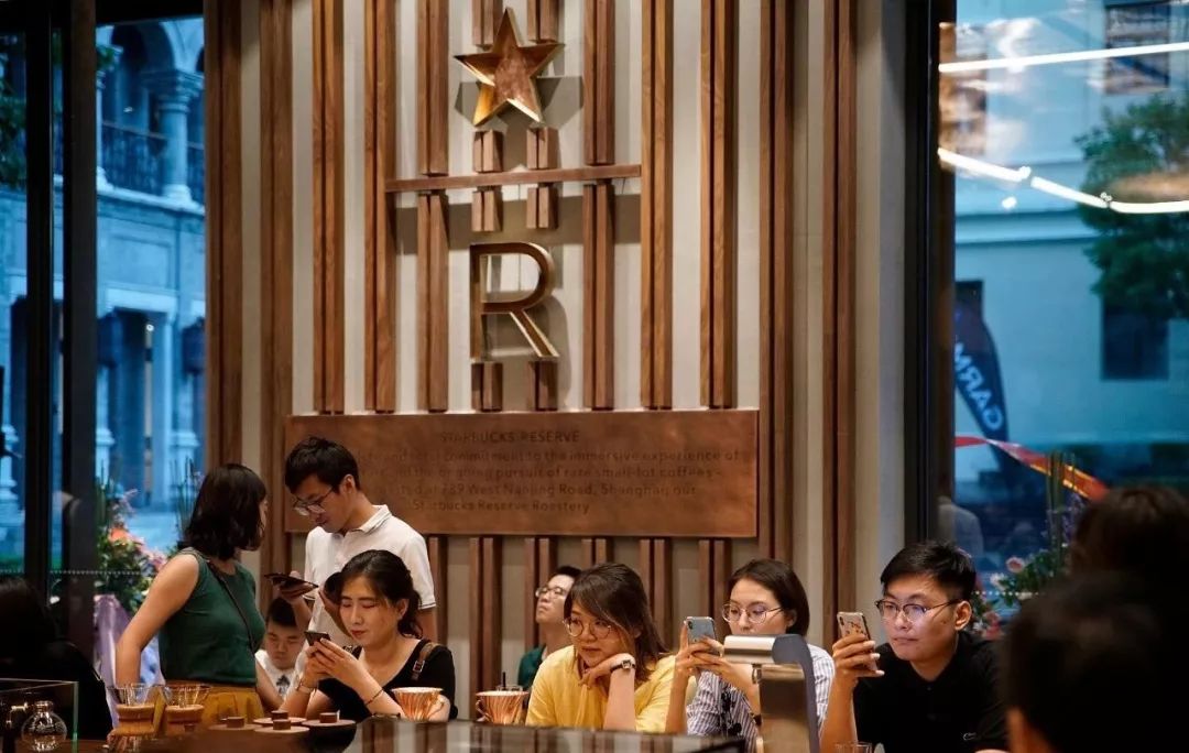 what？！星巴克可以点外卖了？网友：我们就是喜欢在店里拍照啊……