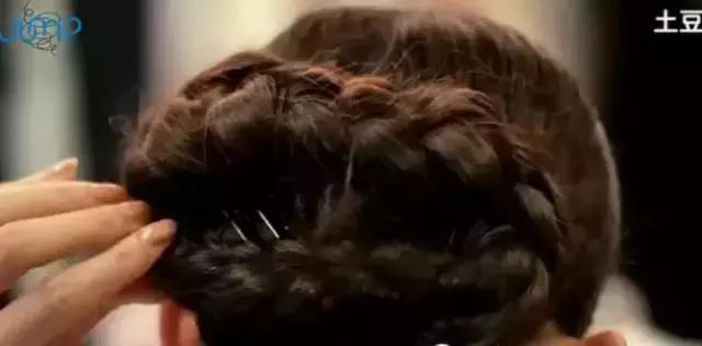 舞蹈盘头教程,简单快速的盘头方式