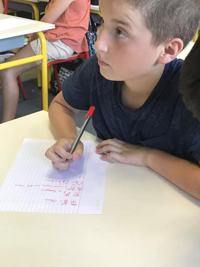 红遍整个欧坦市的草小西区学子，了解一下