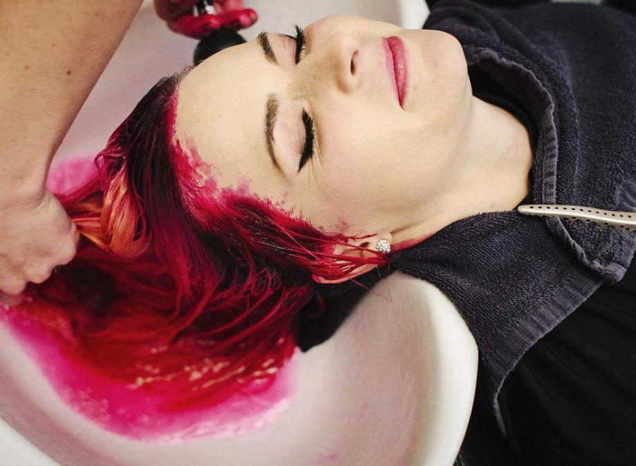 盐水能洗掉染的发色吗,刚染的发色不满意用醋洗行么