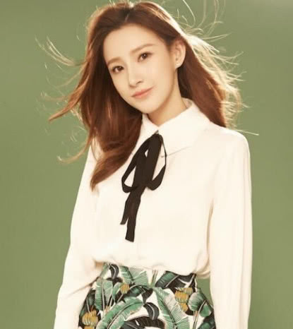 她被称中国第一女神,因02年世界杯走红的女主持人