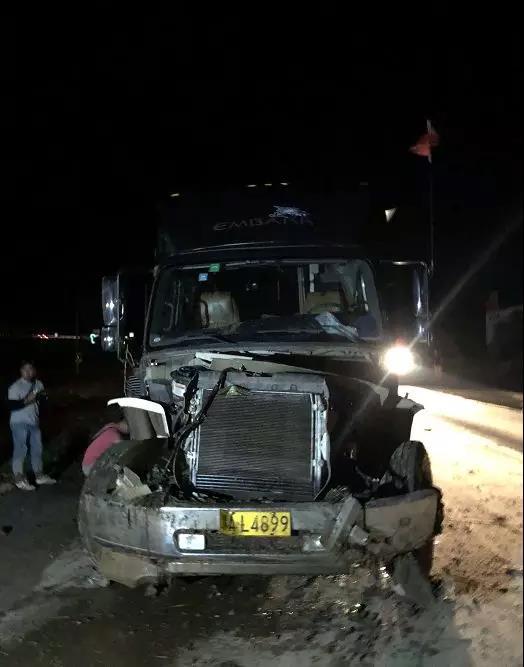 成龙救援房车视频,成龙房车被困泥石流