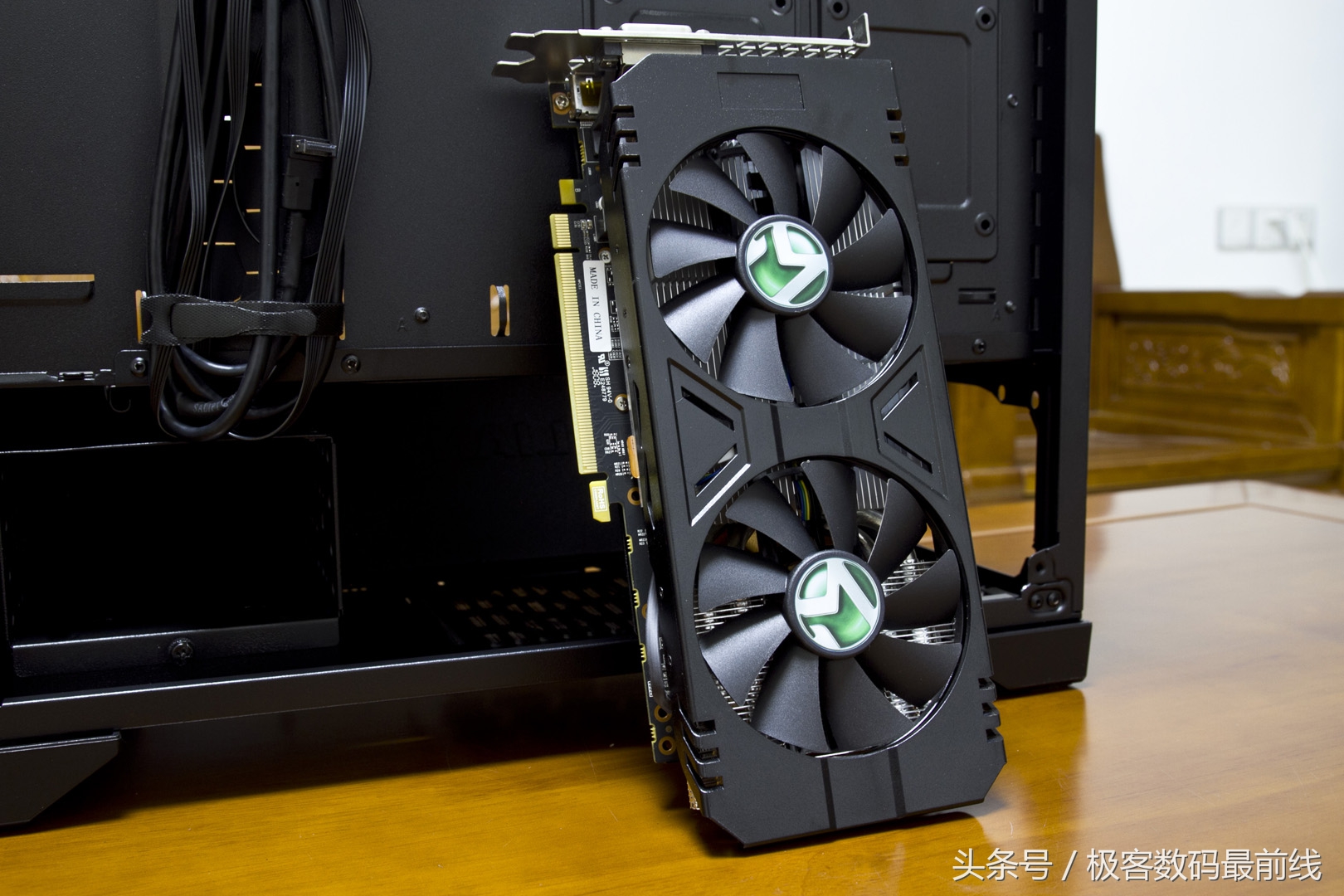 联力双子座幻彩和rgb的区别,联力双子座幻彩