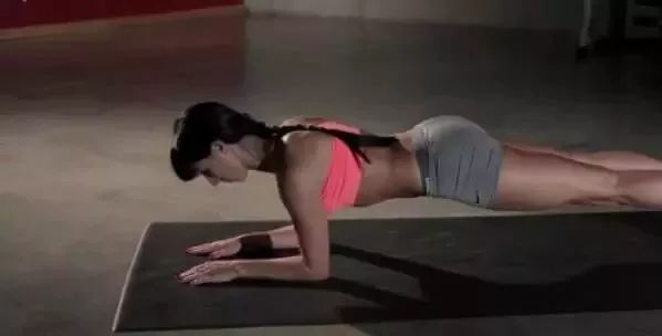 平板支撑一天坚持几分钟,平板支撑一般人能坚持多少分钟