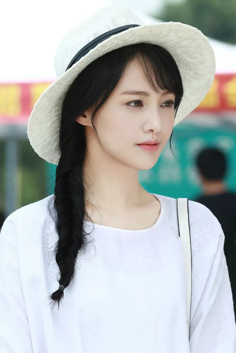 赵薇曾经凭借一部还珠格格而爆火,赵薇1998年和还珠格格的不解之缘